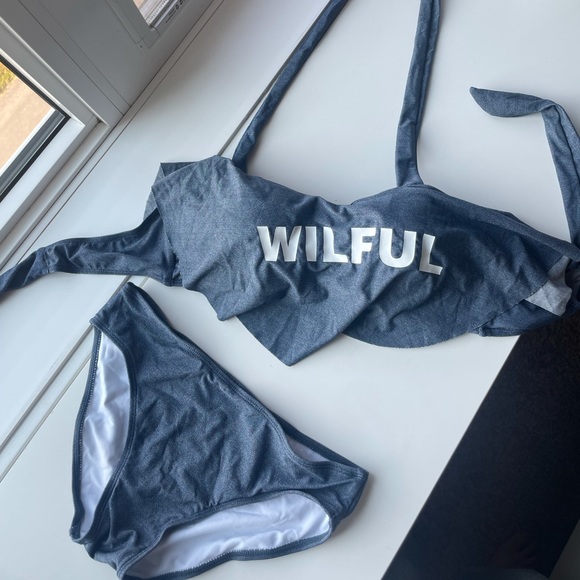 Cute swim/bathing suit set with the skirt - Picture 4 of 4